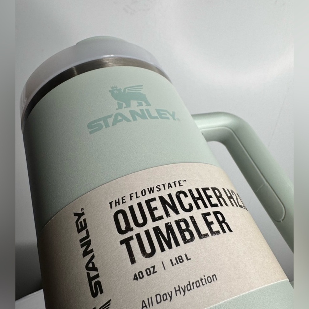 Stanley‎ FlowState Quencher H2.0 Tumbler / 40oz / Color: Mist / light Green - Picture 9 of 9